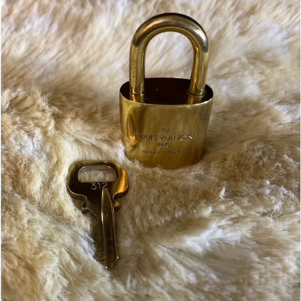Louis Vuitton #312 Lock & Key - Picture 2 of 8
